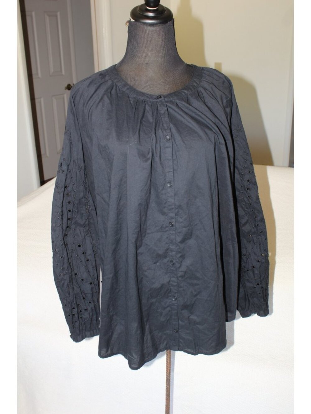 Old Navy Black Women's Tunic Blouse Buttons front size 3X embroidered eyelet
